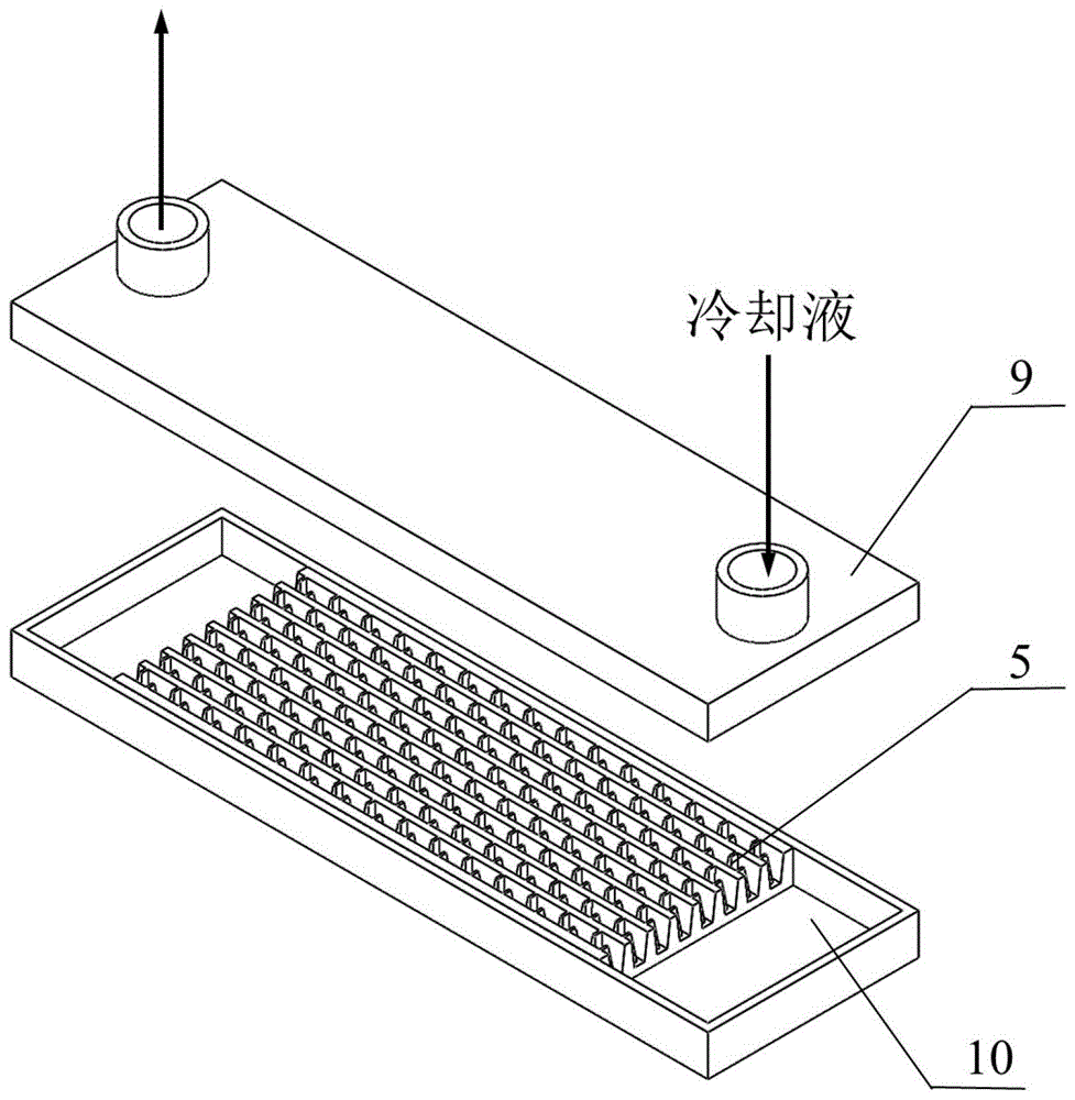 具有梳齿状折流凸起结构的微通道散热器及其制备方法