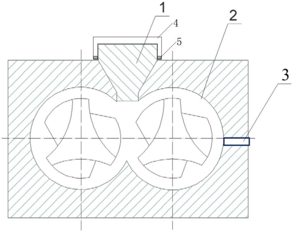 一种具有微孔壁的中空制品及其制备方法